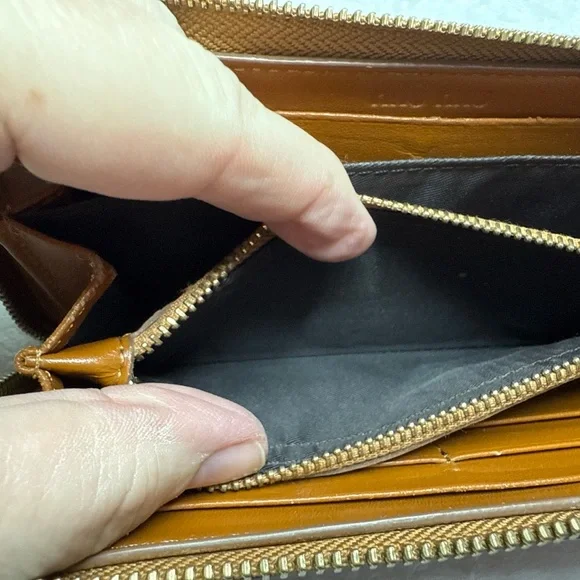 MIU MIU Matilasse Long Zip-Around Wallet - Pre-Owned Camel Brown Color - Picture 7 of 9
